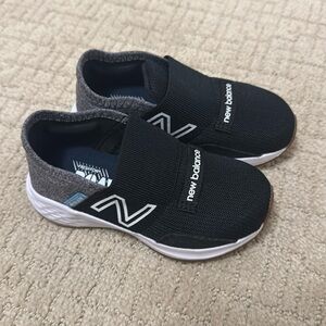 New Balance Toddler Sneakers Size 7 in Black & White